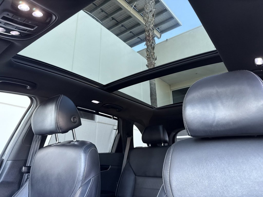 Used 2018 Kia Sorento SX image 2