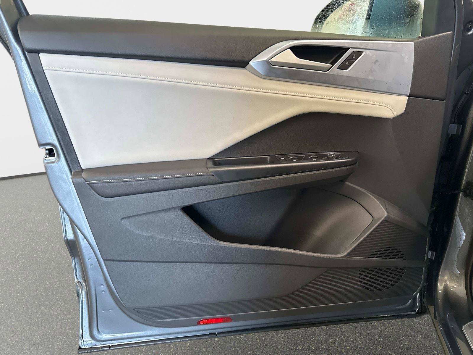 New 2026 Volkswagen Taos SE image 18