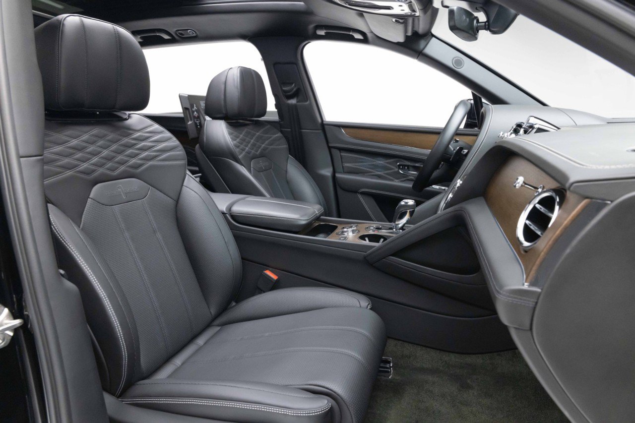 Used 2023 Bentley Bentayga Extended Wheelbase AWD/4WD image 4