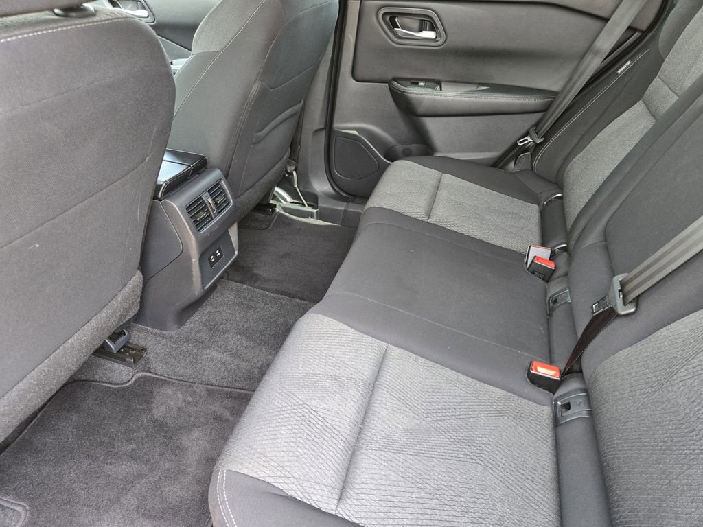 Used 2025 Nissan Rogue SV AWD/4WD image 28