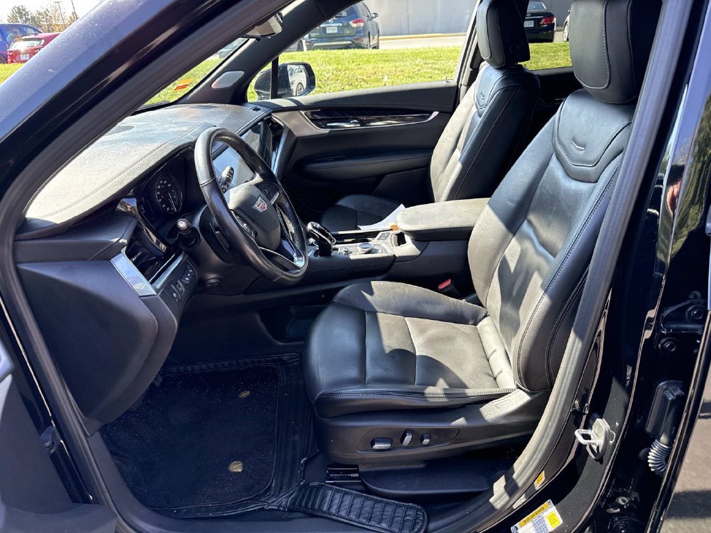 Used 2023 Cadillac XT6 Premium Luxury w/ Technology Package AWD/4WD image 6