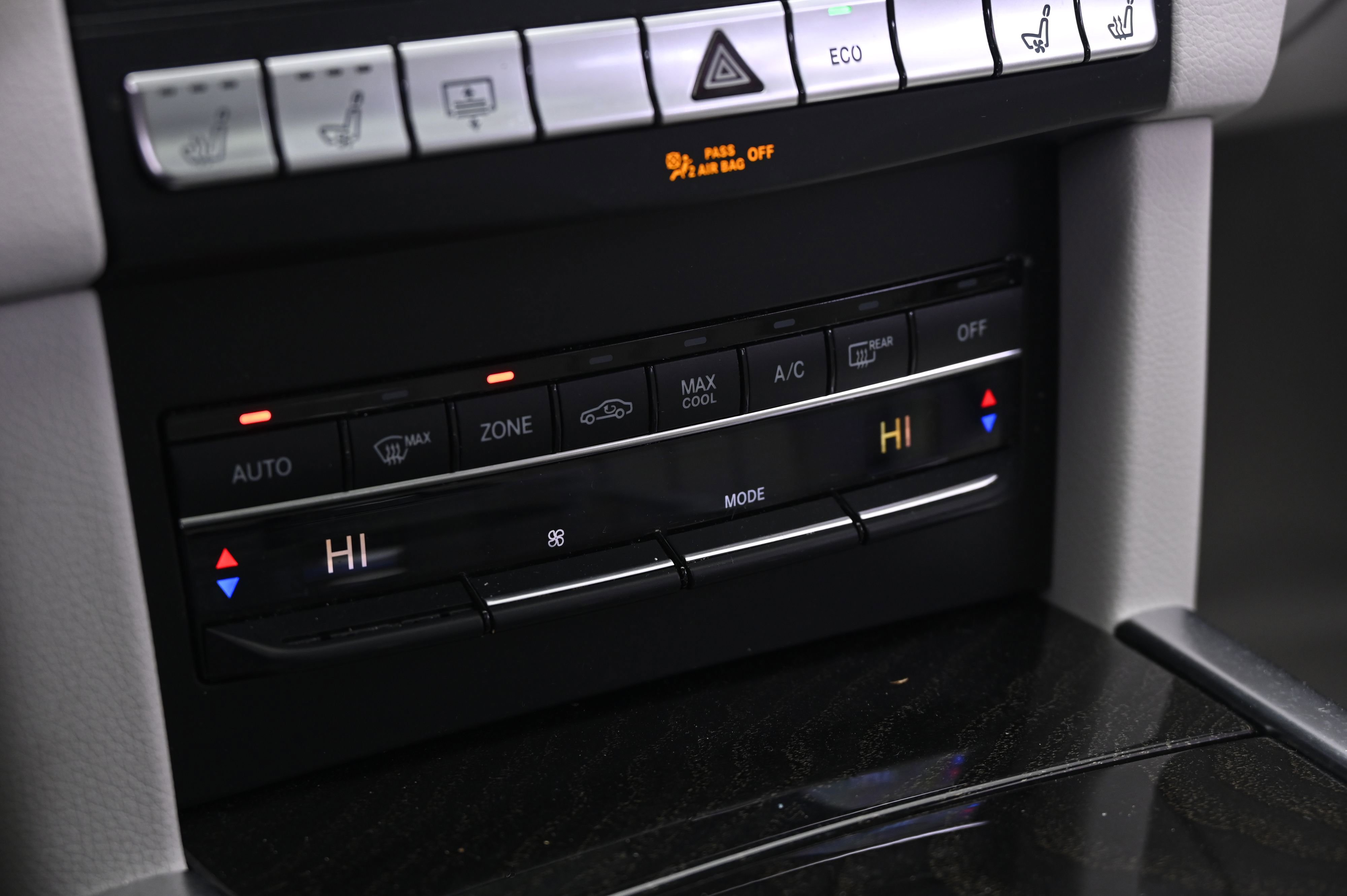 Used 2015 Mercedes-Benz E 400 4MATIC Sedan image 35