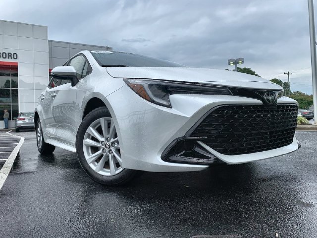 Used 2025 Toyota Corolla SE FWD image 2
