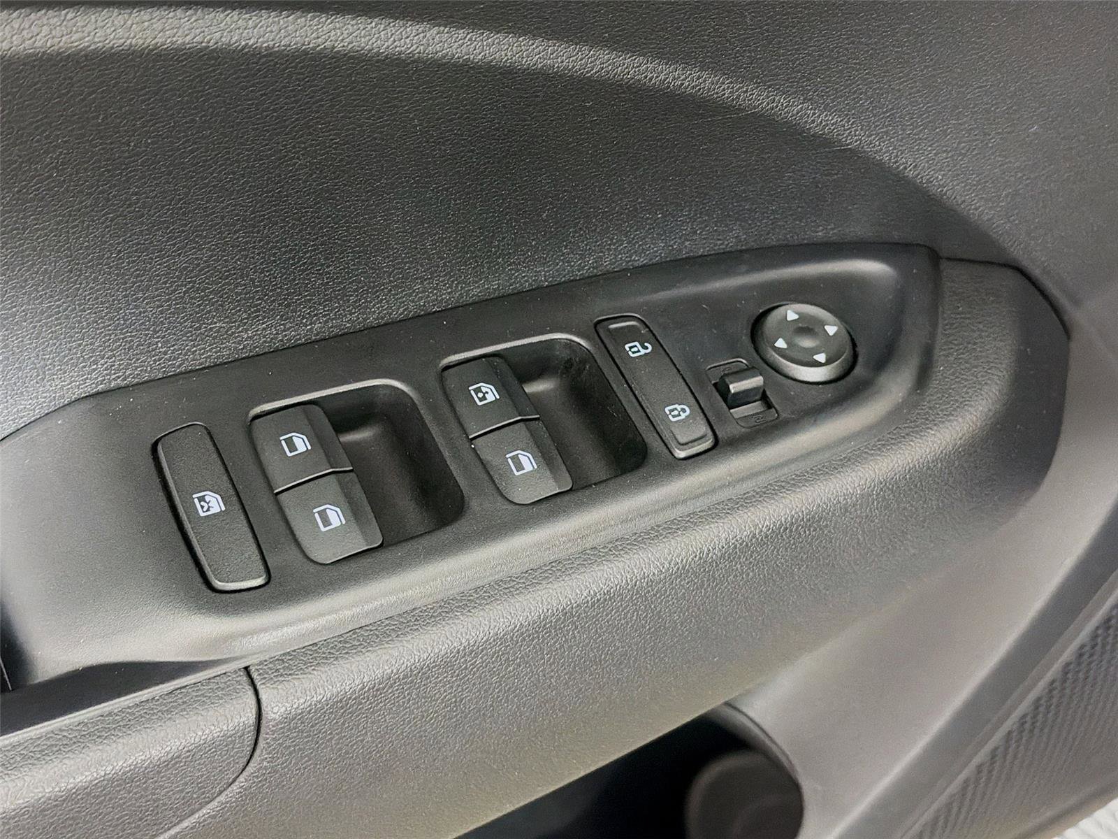 Used 2025 Hyundai Venue SEL FWD image 19