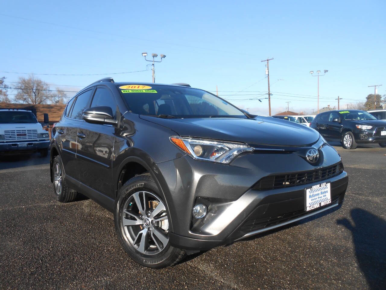 Used 2017 Toyota RAV4 XLE w/ Carpet Mat Package image 1