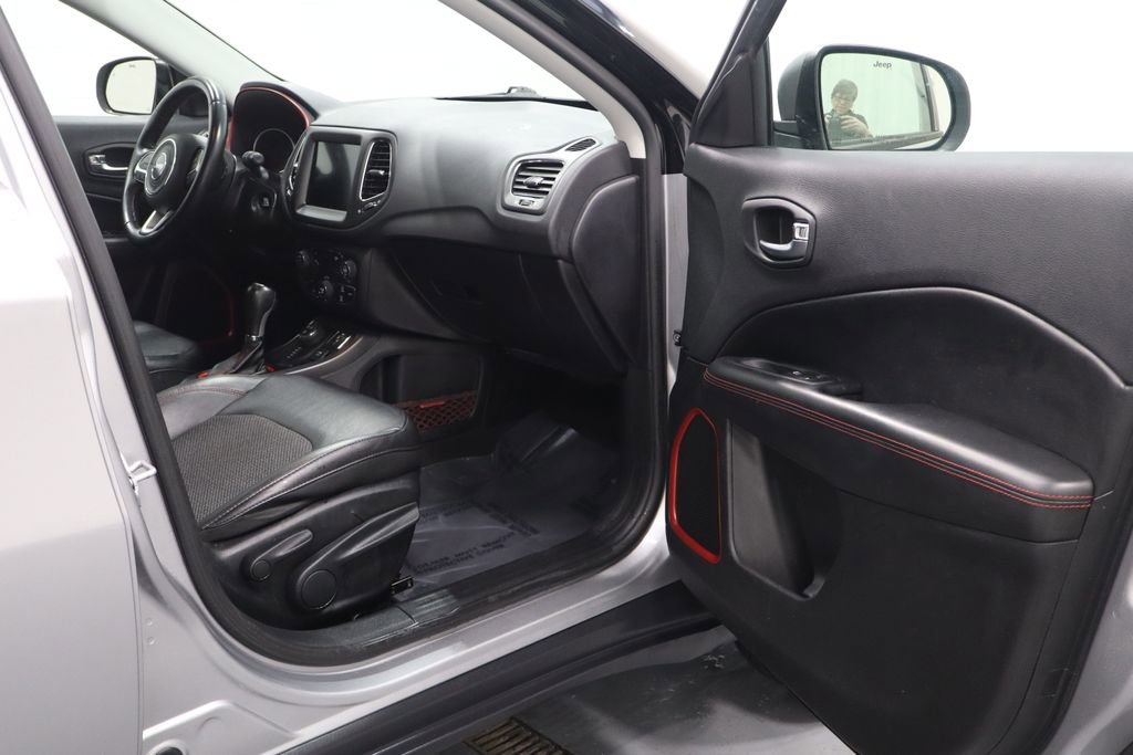 Certified 2019 Jeep Compass Trailhawk w/ Safety & Security Group image 19