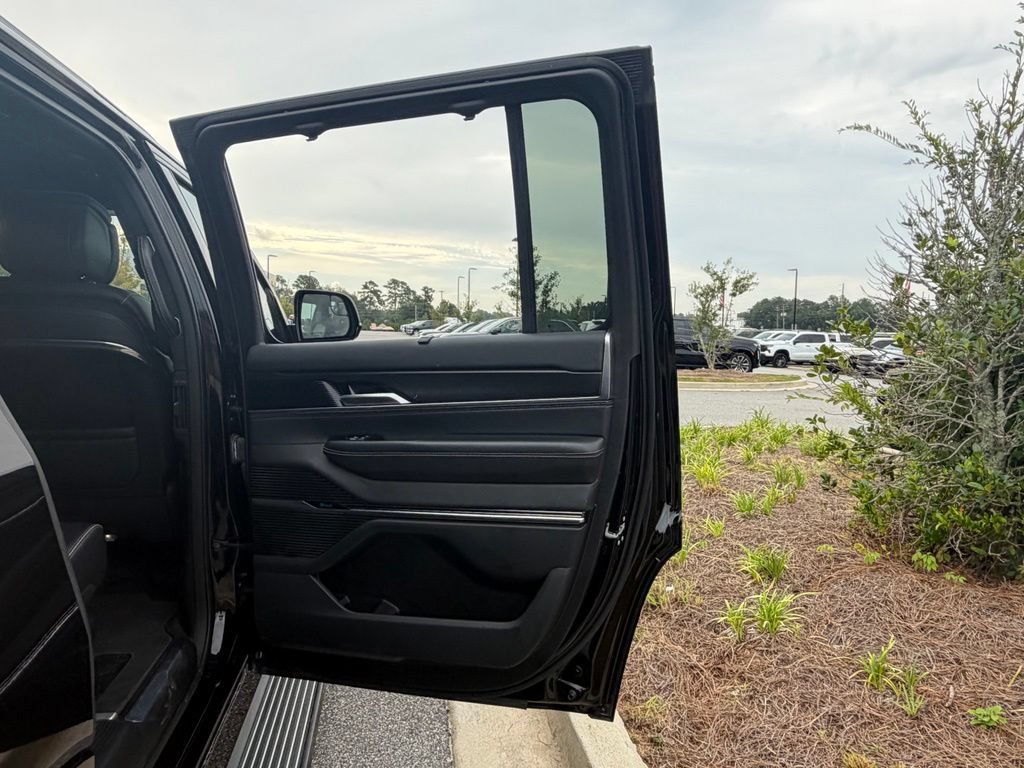 Used 2024 Jeep Grand Wagoneer Series II Obsidian w/ Quick Order Packagew 28T AWD/4WD image 60