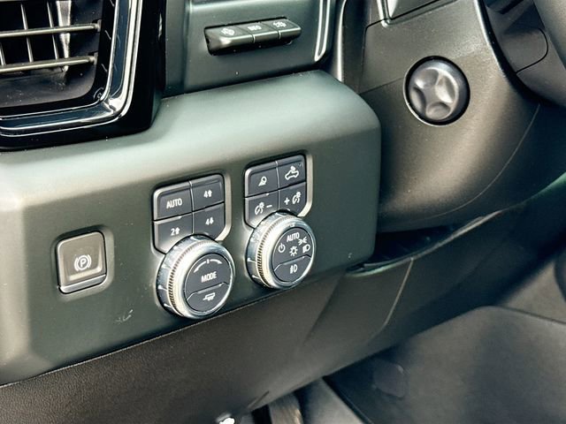 Used 2023 GMC Sierra 1500 AT4 w/ Technology Package AWD/4WD image 10