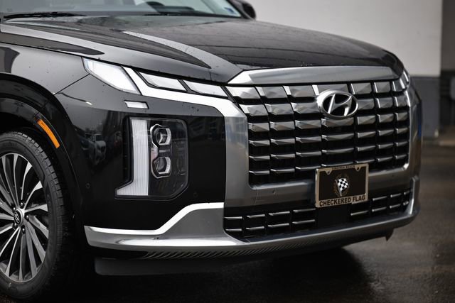 Used 2023 Hyundai Palisade Calligraphy image 2
