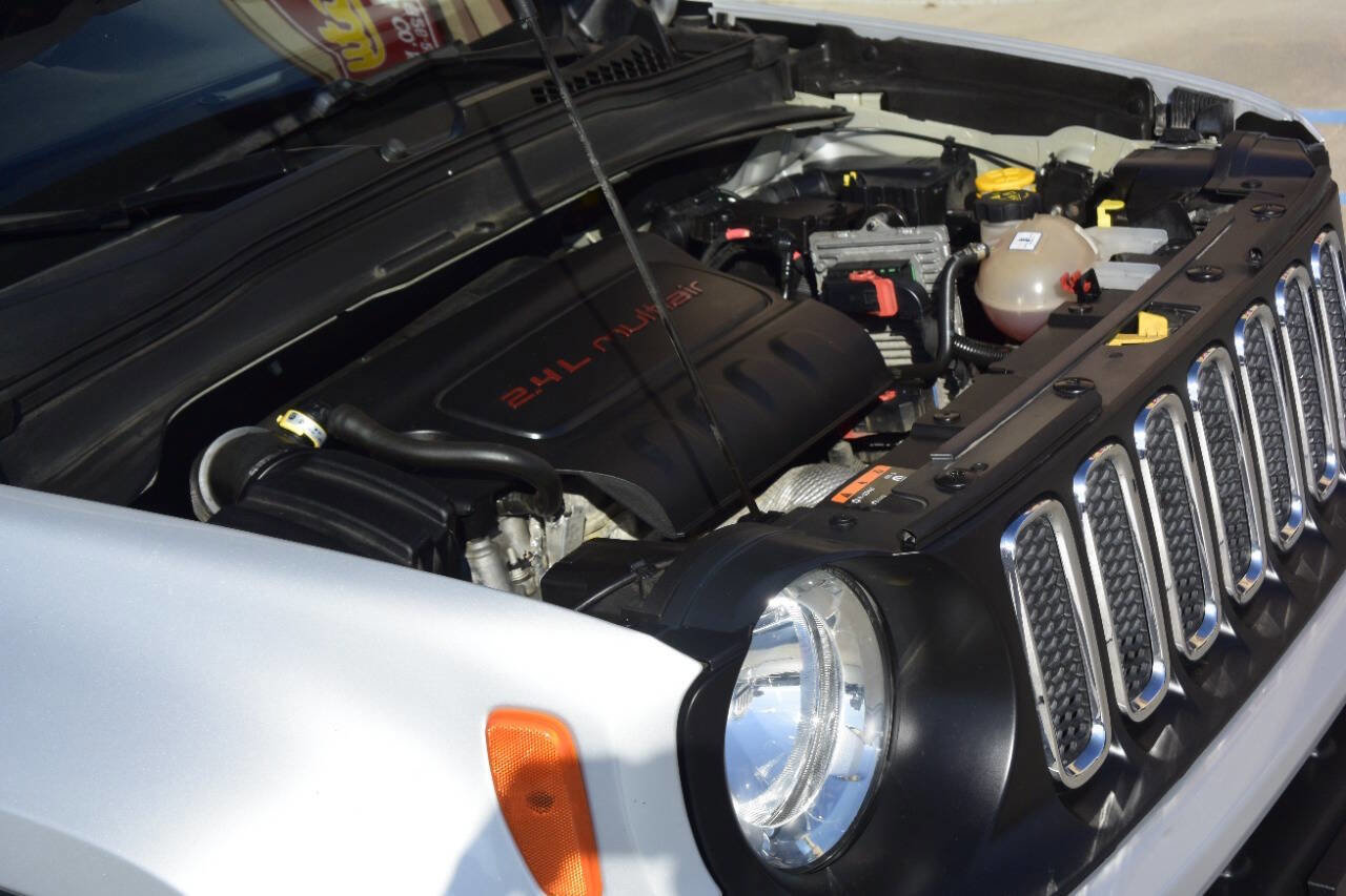 Used 2017 Jeep Renegade Latitude w/ Popular Equipment Group image 37