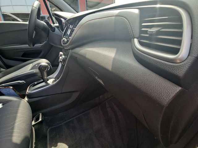 Used 2020 Chevrolet Trax LT w/ LT Convenience Package FWD image 31