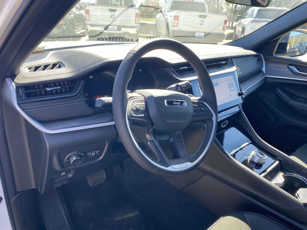 New 2026 Jeep Grand Cherokee Altitude image 16