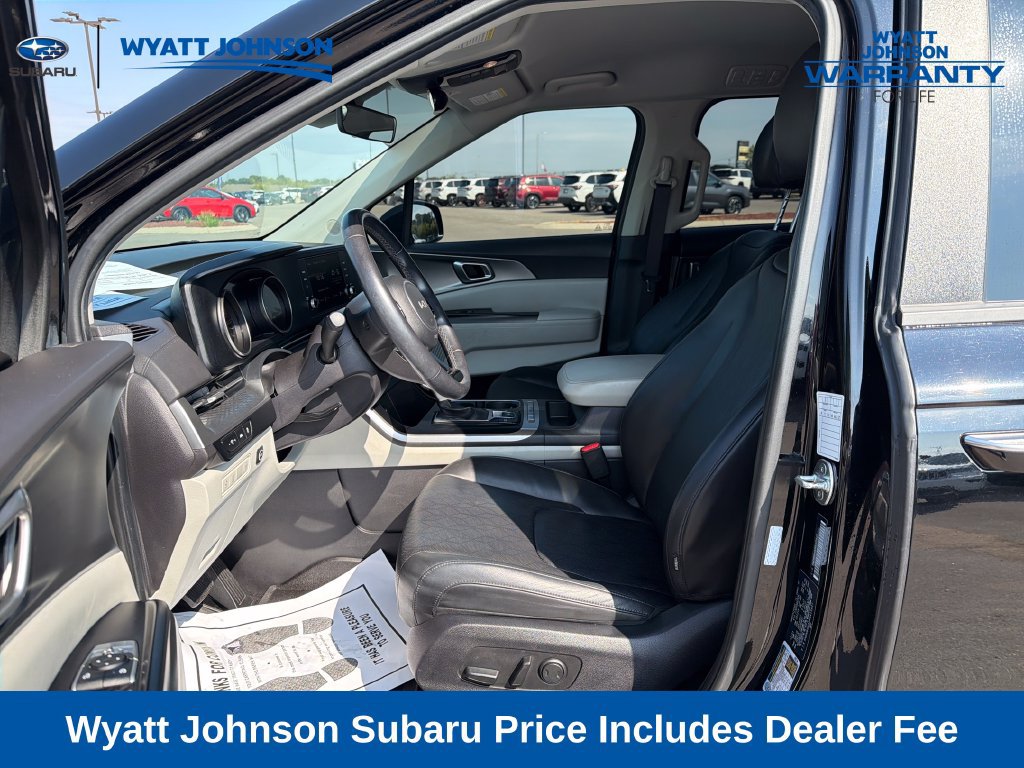 Used 2024 Kia Carnival LX FWD image 18