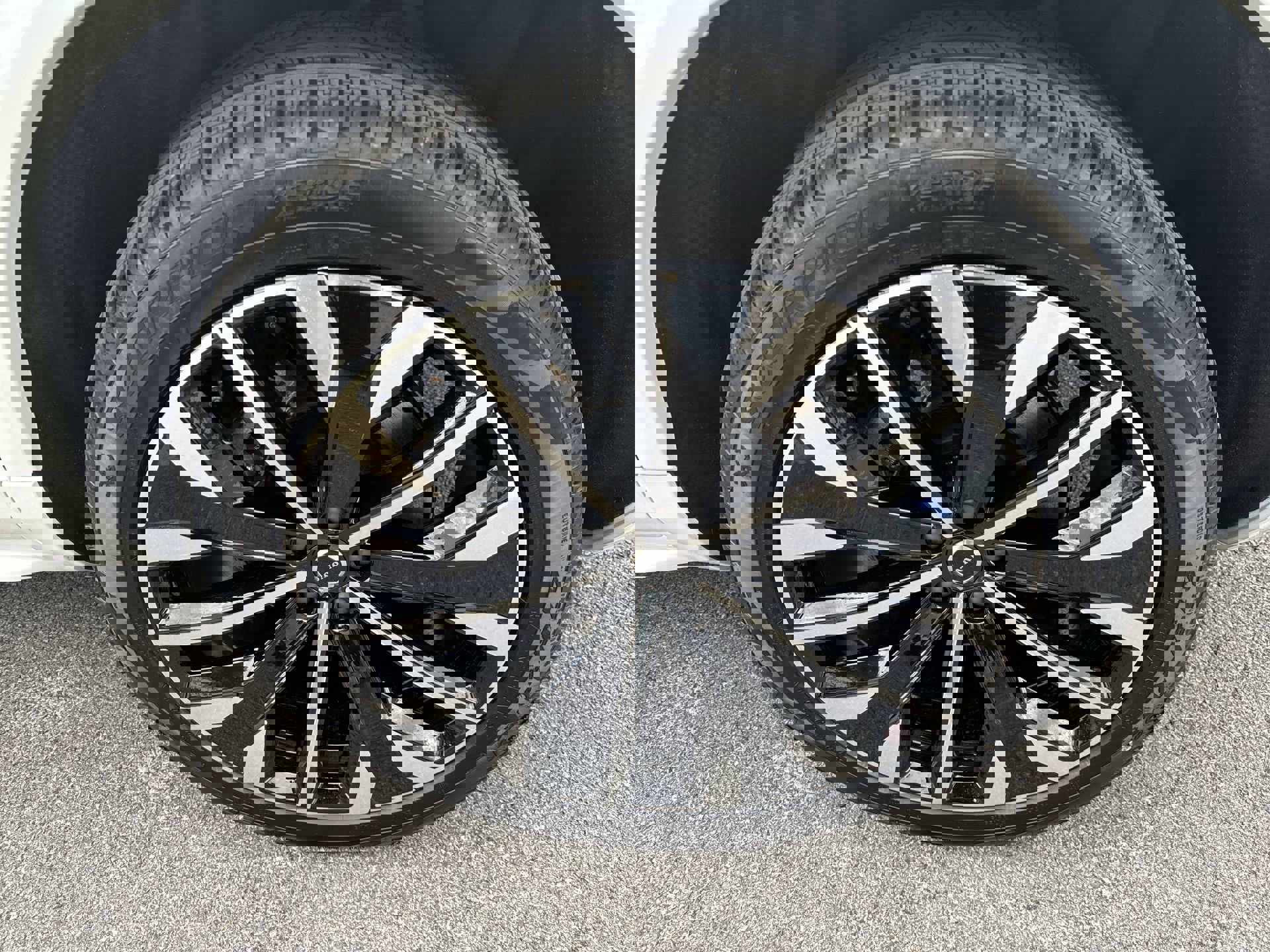 New 2025 Volvo XC90 T8 Plus w/ Protection Package Premier image 33