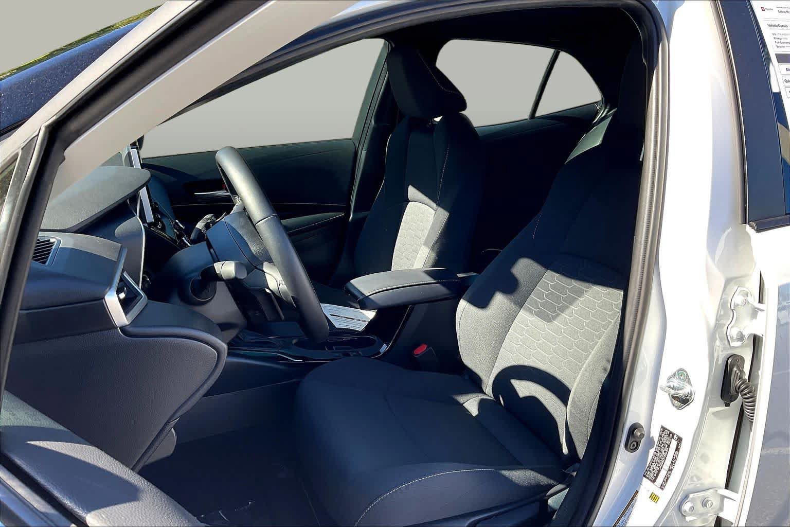 Used 2026 Toyota Corolla SE FWD image 8
