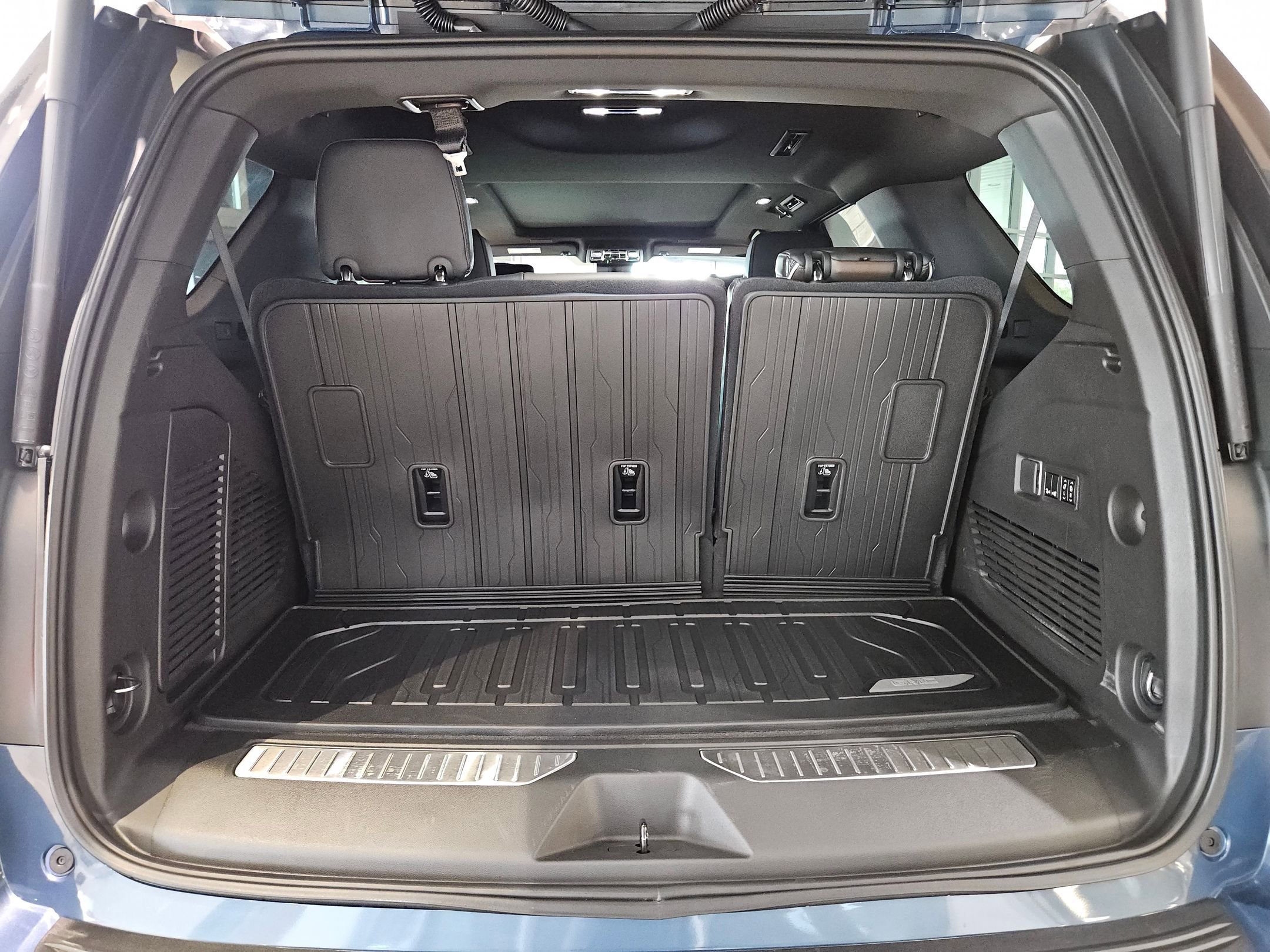 New 2026 GMC Yukon Denali Ultimate w/ LPO, Floor Liner Package image 25