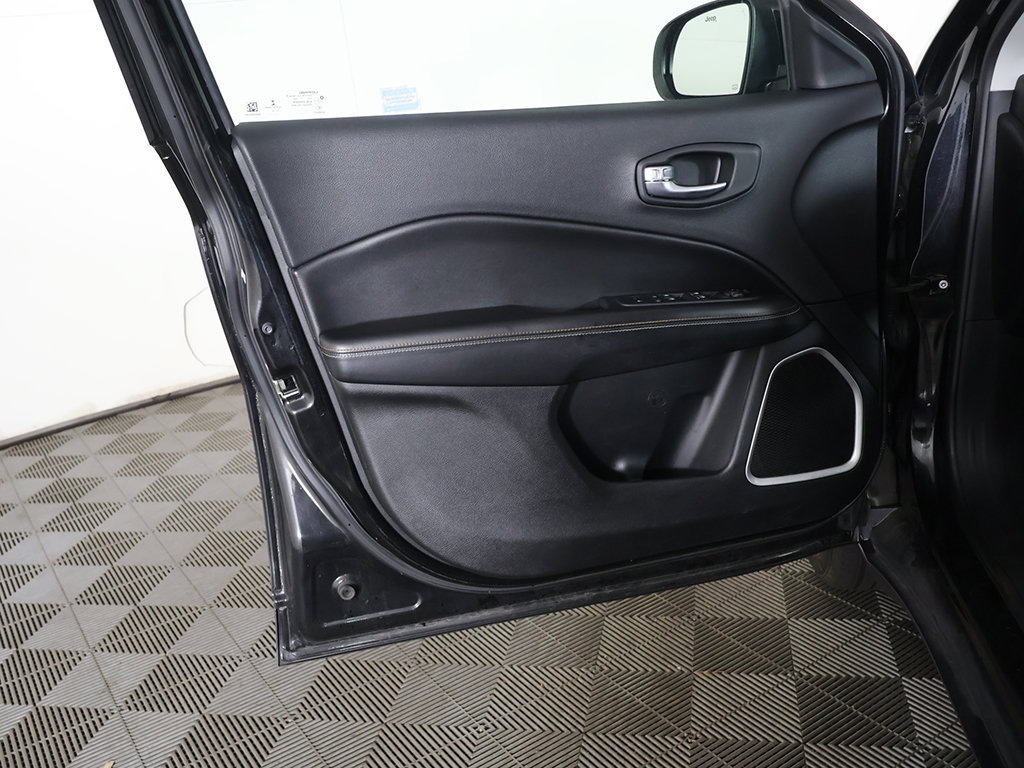 Used 2019 Jeep Compass Latitude w/ Cold Weather Group AWD/4WD image 19