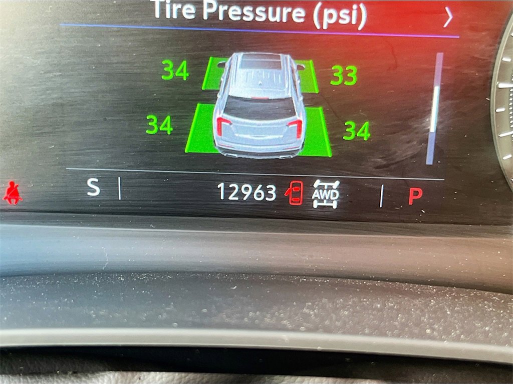 Used 2025 Cadillac XT6 Sport image 12