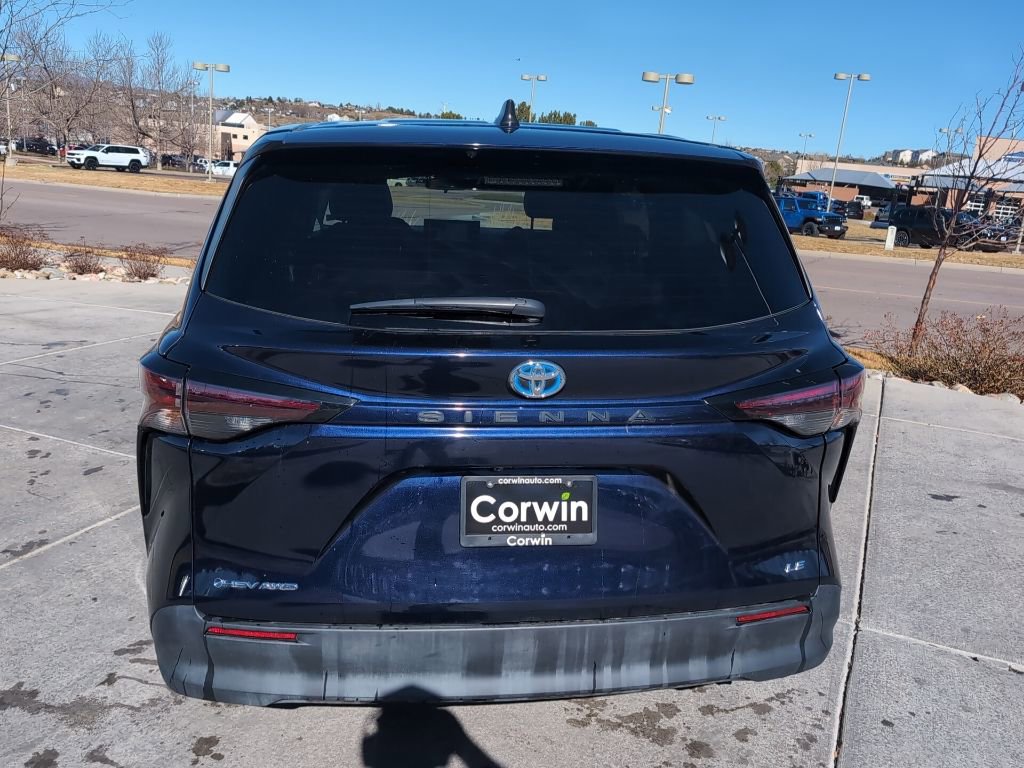 Used 2025 Toyota Sienna LE image 6
