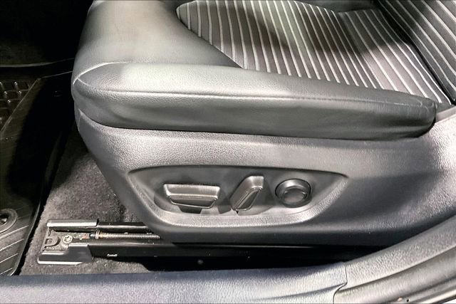 Used 2024 Toyota Camry SE image 19