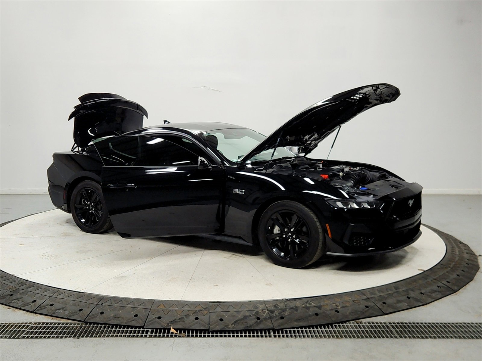 Used 2024 Ford Mustang GT image 9