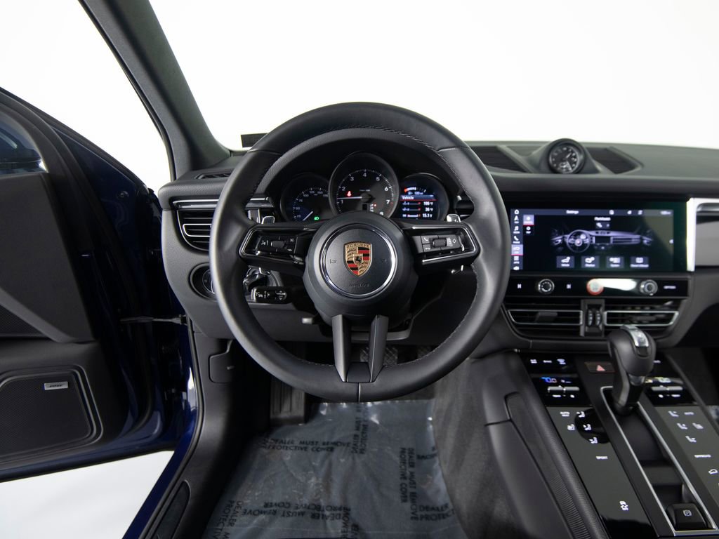 Certified 2025 Porsche Macan image 17