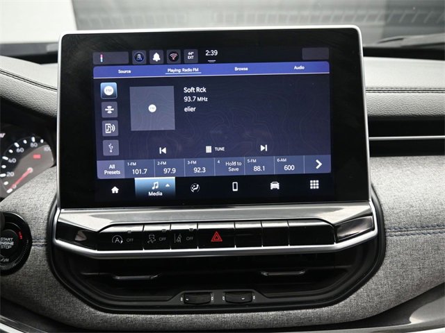 Used 2024 Jeep Compass Latitude image 11