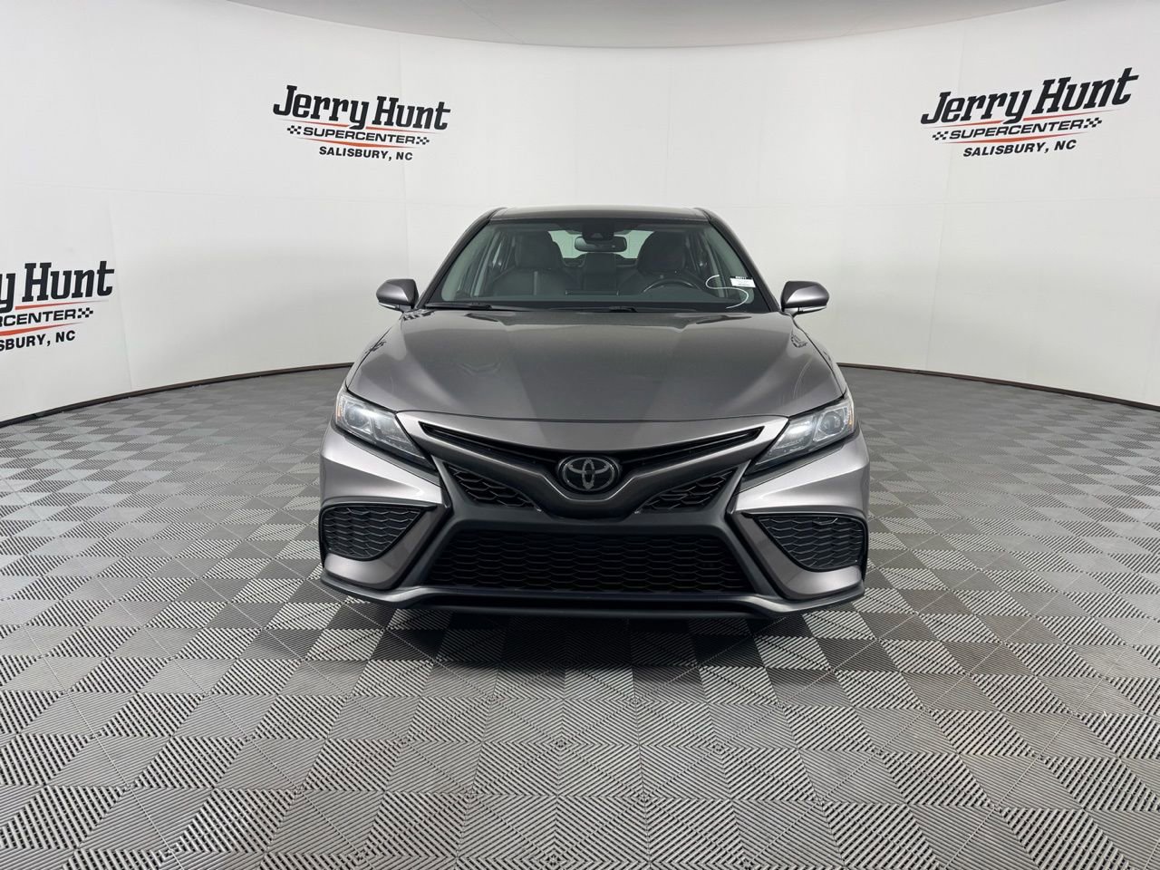 Used 2024 Toyota Camry SE w/ Convenience Package image 6