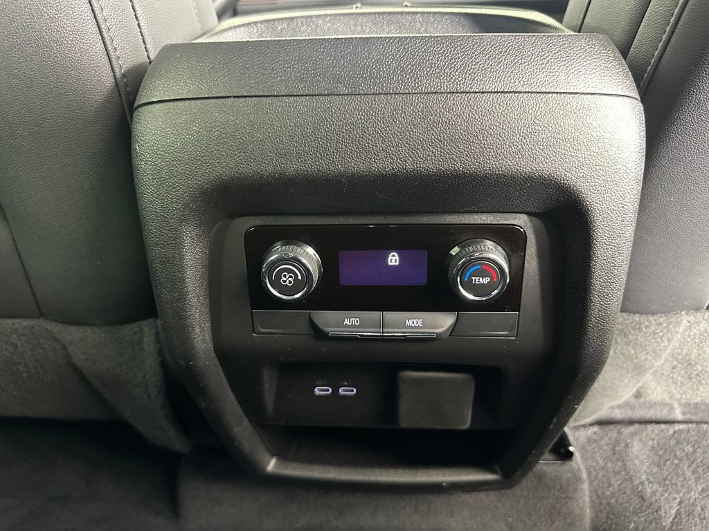 Used 2025 Chevrolet Traverse Z71 w/ LPO, Floor Liner Package AWD/4WD image 32