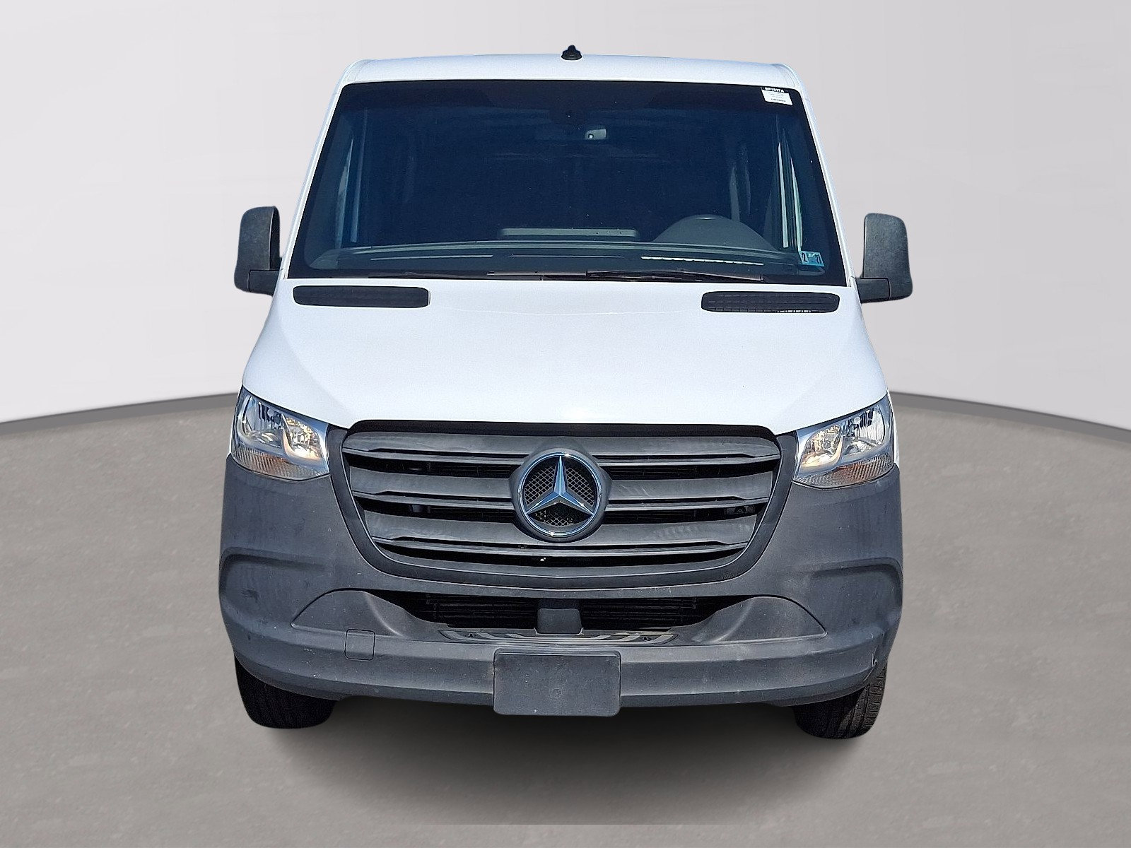 Used 2022 Mercedes-Benz Sprinter 144 Cargo image 2