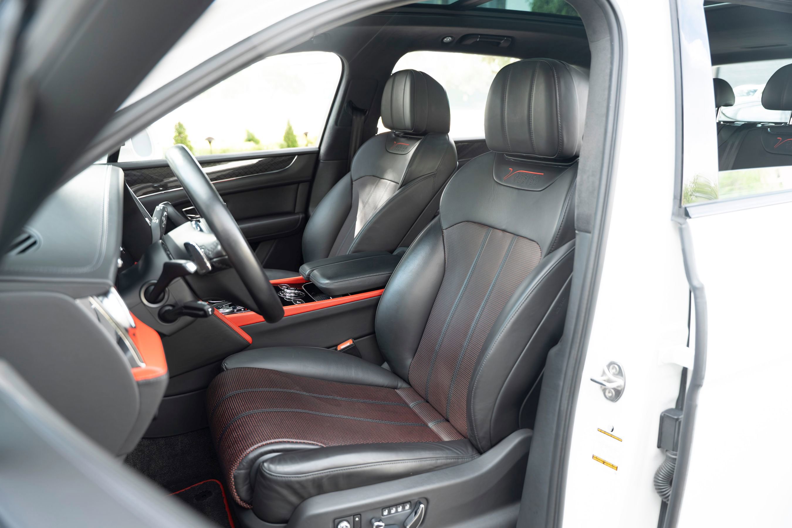 Used 2020 Bentley Bentayga AWD/4WD image 8
