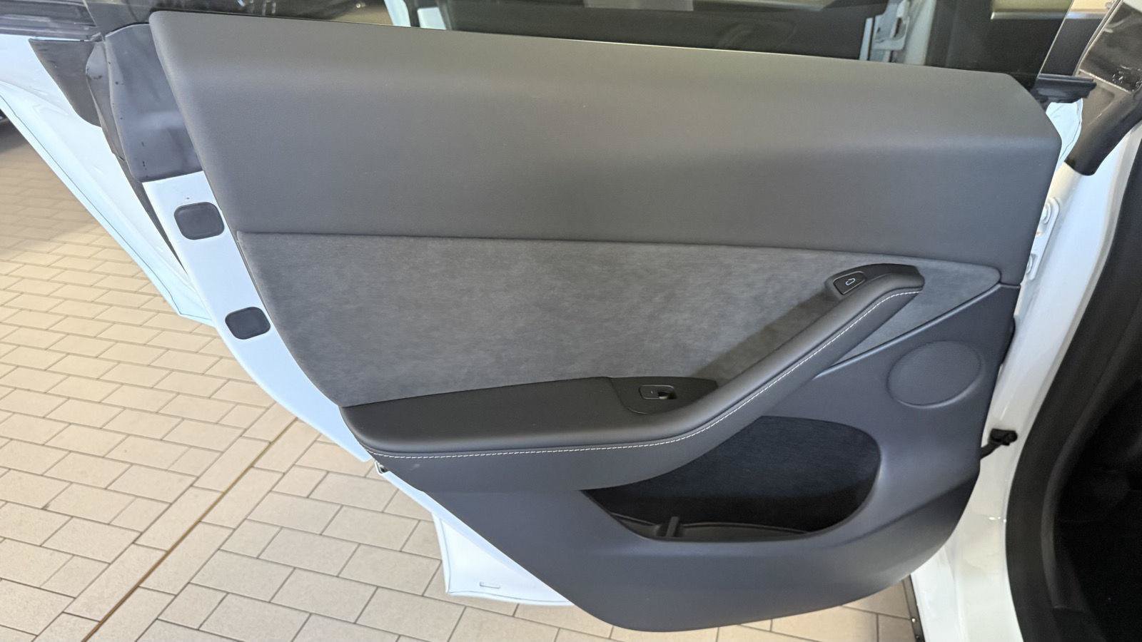 Used 2023 Tesla Model Y Long Range AWD/4WD image 37