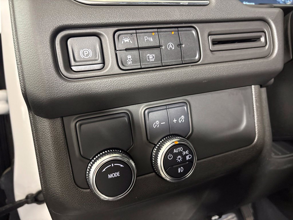 Used 2024 GMC Yukon SLT w/ SLT Luxury Package RWD image 24
