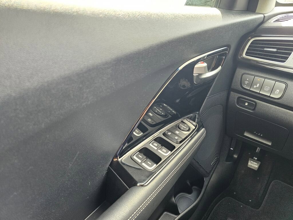 Used 2019 Kia Niro S Touring image 28