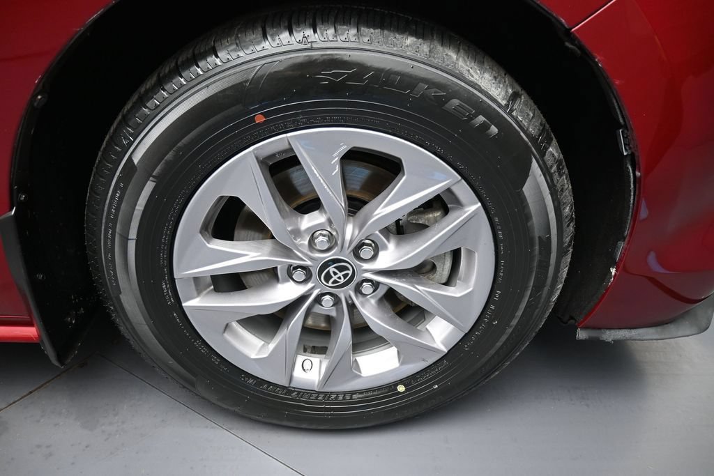 Certified 2022 Toyota Sienna XLE AWD/4WD image 13