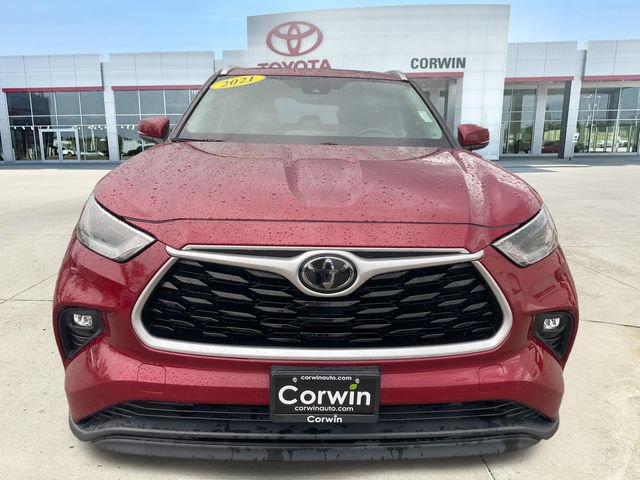Used 2021 Toyota Highlander XLE AWD/4WD image 8