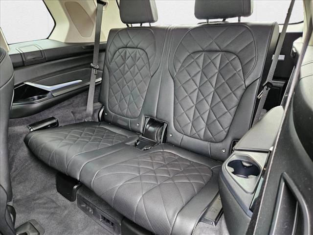 Used 2025 BMW X7 xDrive40i image 21