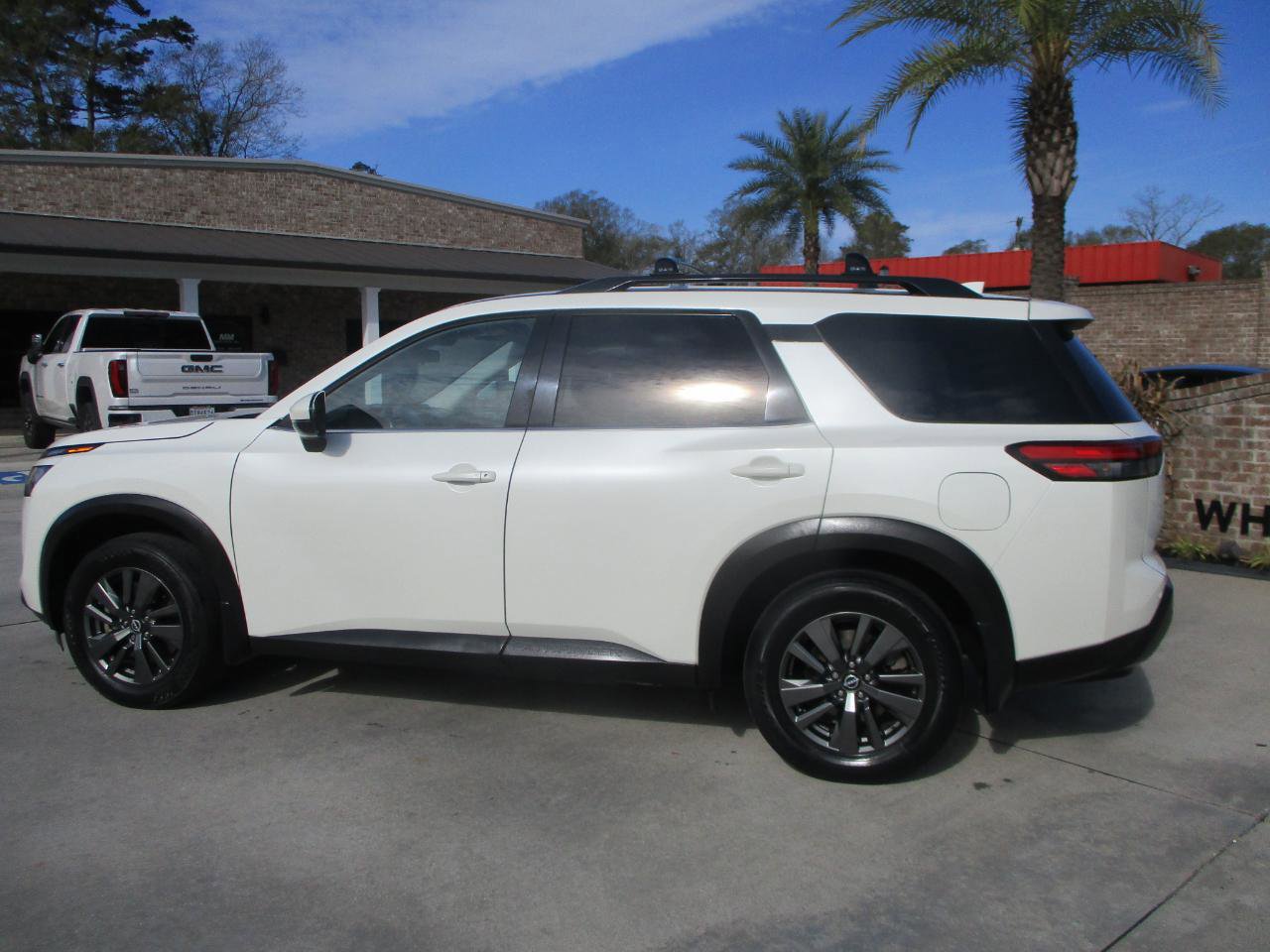 Used 2022 Nissan Pathfinder SV image 20