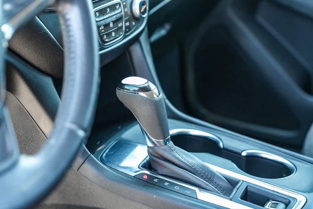 Used 2021 Chevrolet Equinox LT w/ Driver Convenience Package FWD image 19