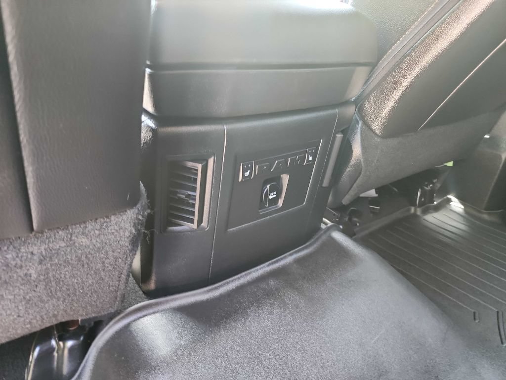 Used 2016 RAM 2500 Laramie AWD/4WD image 30