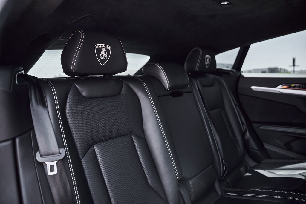 Used 2022 Lamborghini Urus AWD/4WD image 43