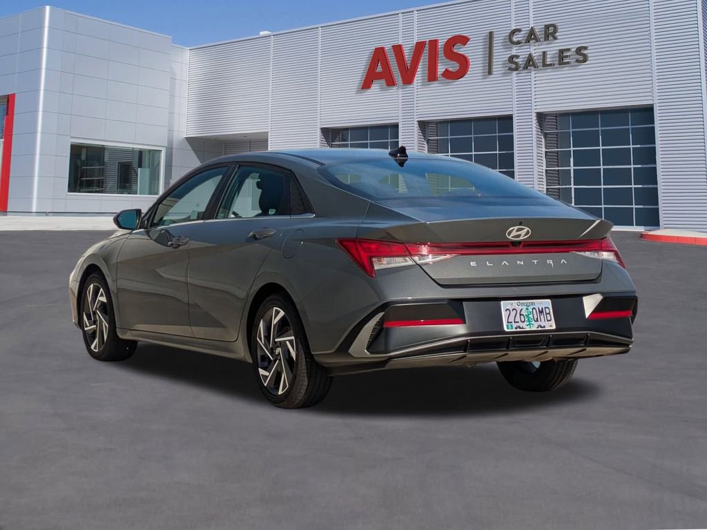 Used 2025 Hyundai Elantra SEL image 9