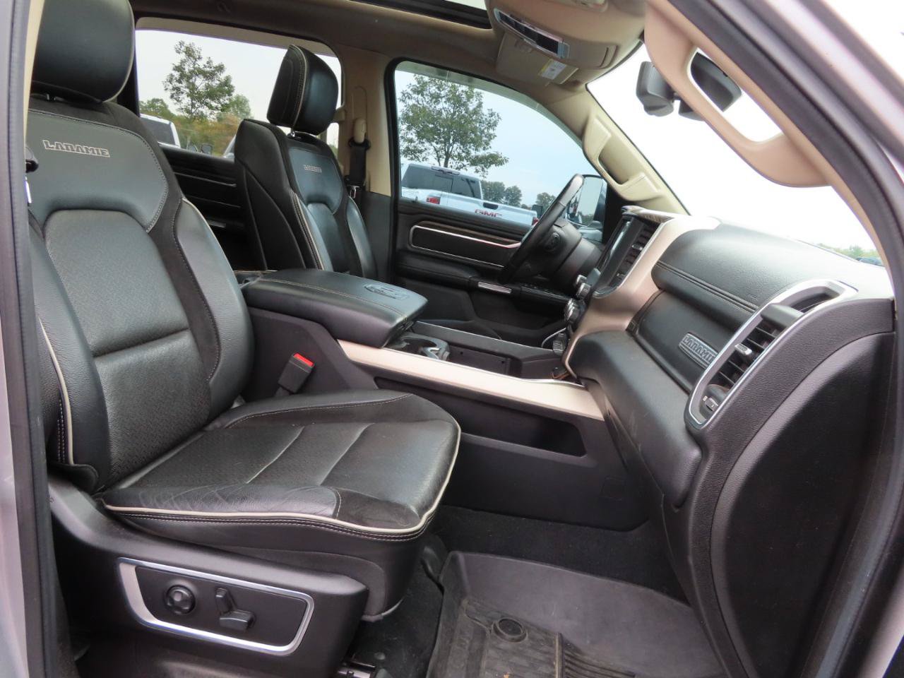 Used 2019 RAM 1500 Laramie AWD/4WD image 35