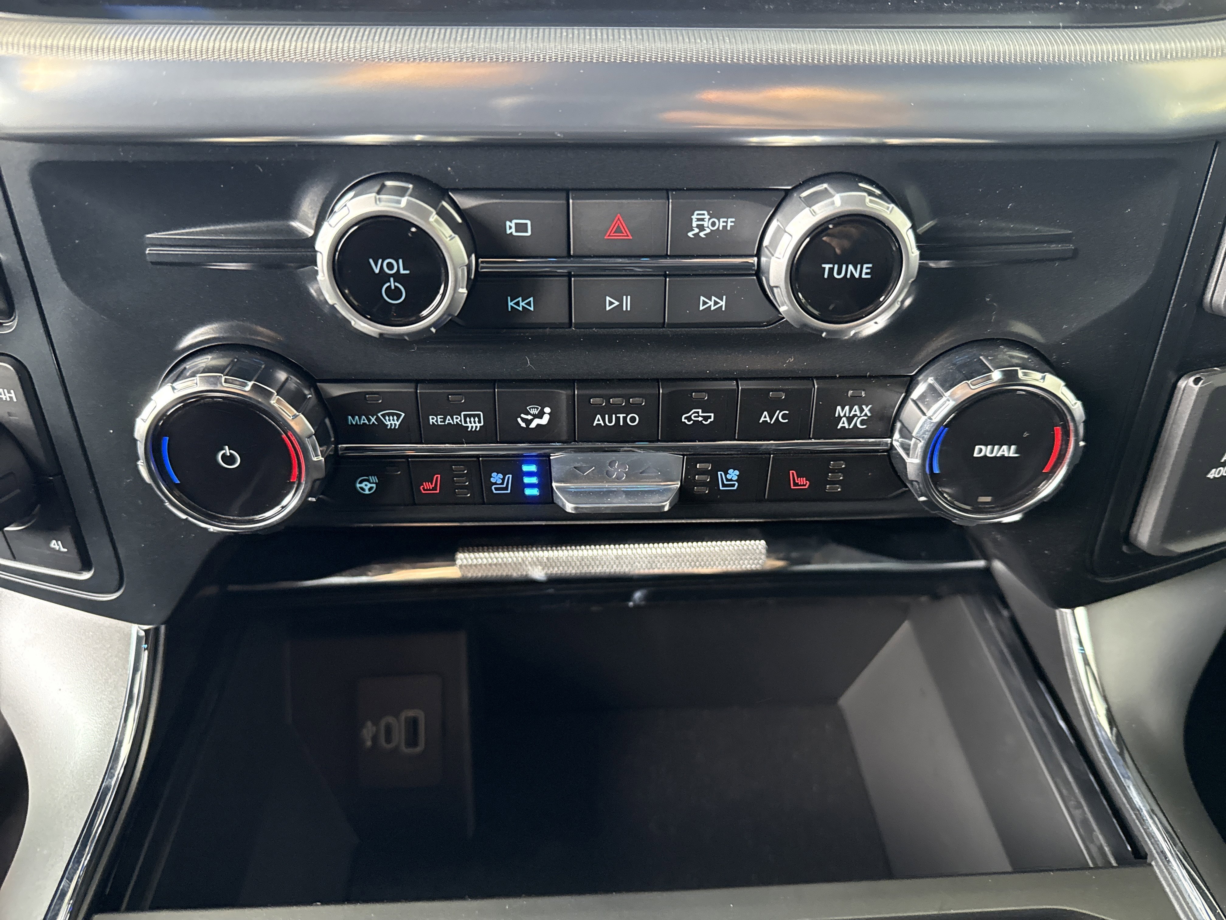 New 2025 Ford F150 Lariat w/ Equipment Group 501A Mid image 25