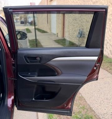 Used 2019 Toyota Highlander LE AWD/4WD image 28