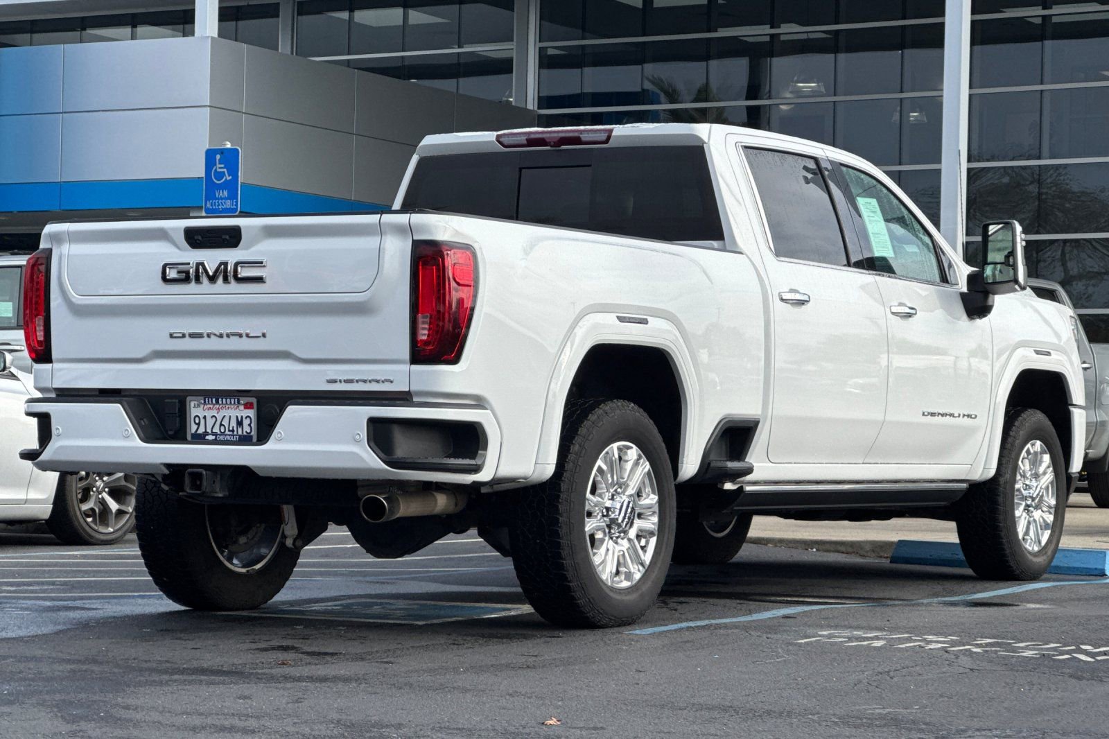 Certified 2022 GMC Sierra 2500 Denali image 3