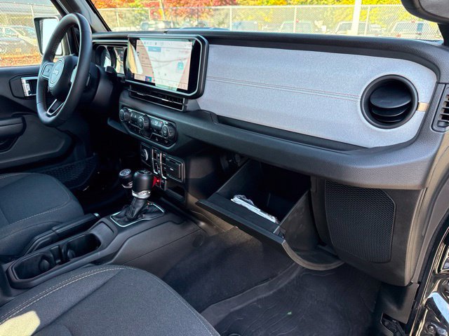 Used 2024 Jeep Wrangler Unlimited AWD/4WD image 25