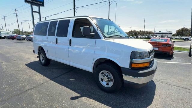 Used 2022 Chevrolet Express 2500 LT RWD image 2