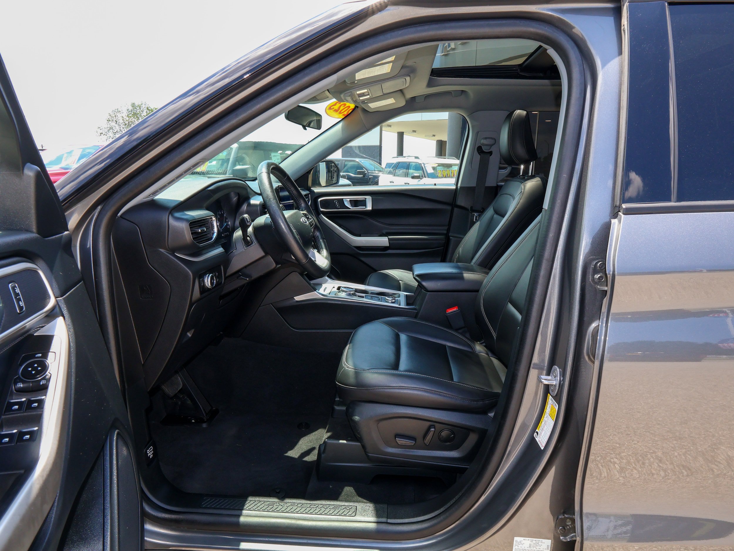 Used 2023 Ford Explorer XLT w/ Equipment Group 202A AWD/4WD image 12