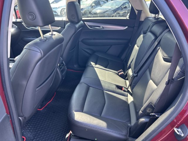 Used 2017 Cadillac XT5 Luxury w/ Driver Awareness Package FWD image 18